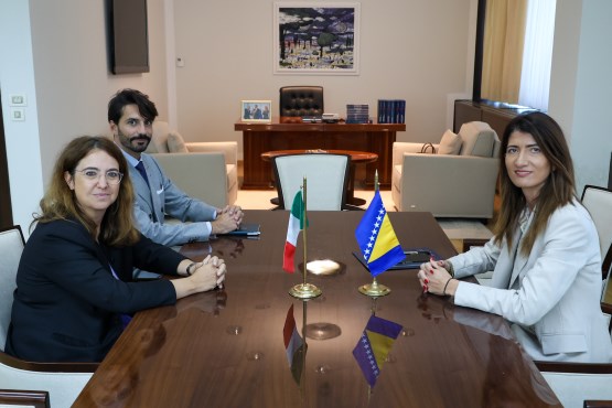 Poslanica u Predstavničkom domu PSBiH Darijana Filipović održala sastanak sa ambasadoricom Republike Italije u BiH 